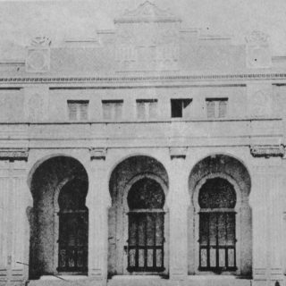 Teatro Municipal Emiliano Vengoechea, primer Teatro de la ciudad, ubicado en la Calle del Comercio esquina Callejón del Cuartel, Plaza de la Cruz Vieja. (Calle 32 Carrera 44)