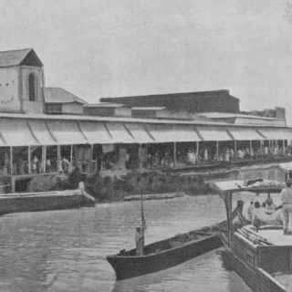 Mercado Público de la ciudad a orillas del caño. 1928.
