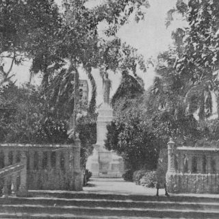 Parque Centenario, estatua de la Libertad, donación de la colonia sirio libanesa en Barranquilla y develada en 1910 como homenaje al centenario del 20 de Julio de 1810.